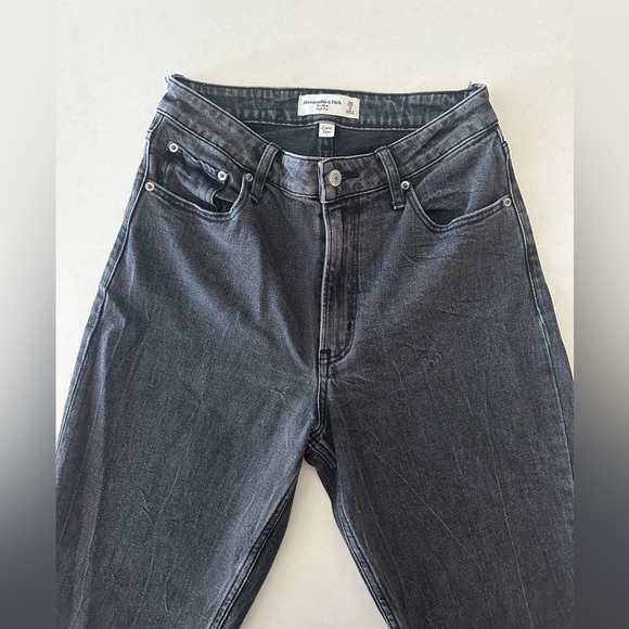 Abercrombie Ultra High Rise Ankle Straight Jeans - Picture 4 of 8